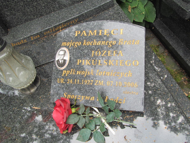 Grób Józef Pikulski