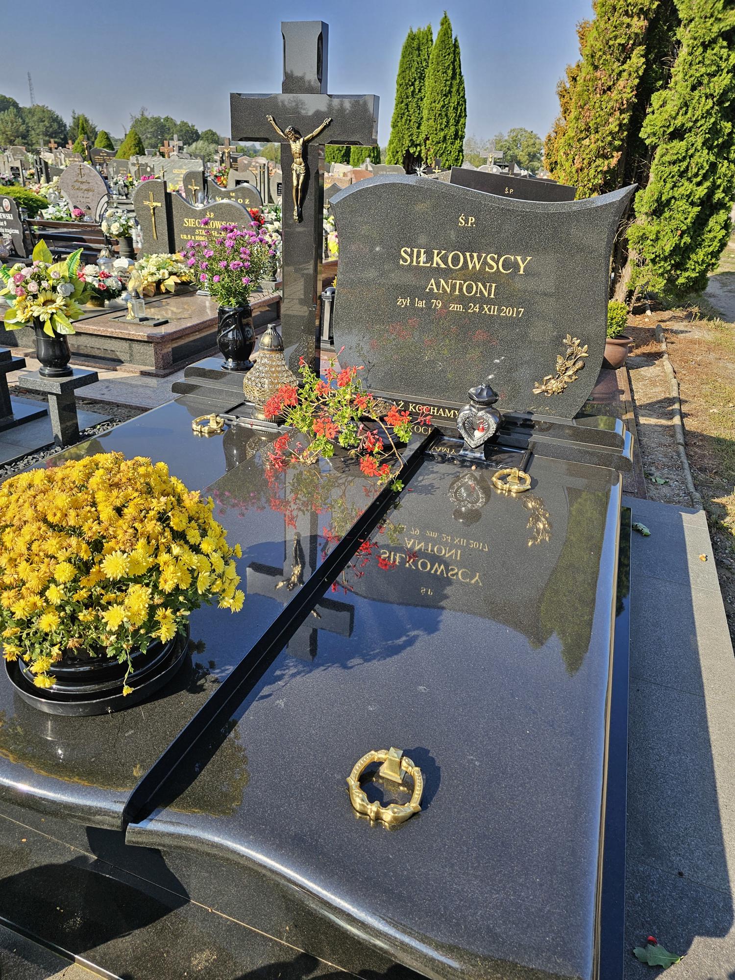 Grób Antoni Siłkowski