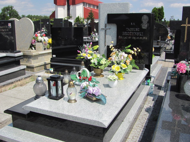 Grób Tadeusz Brożyński